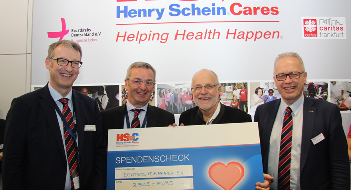 Henry Schein zeigte auch in diesem Jahr wieder gesellschaftliches Engagement und überreichte einen Scheck im Wert von 8.535 Euro an den Verein Dentists for Africa e.V. 
